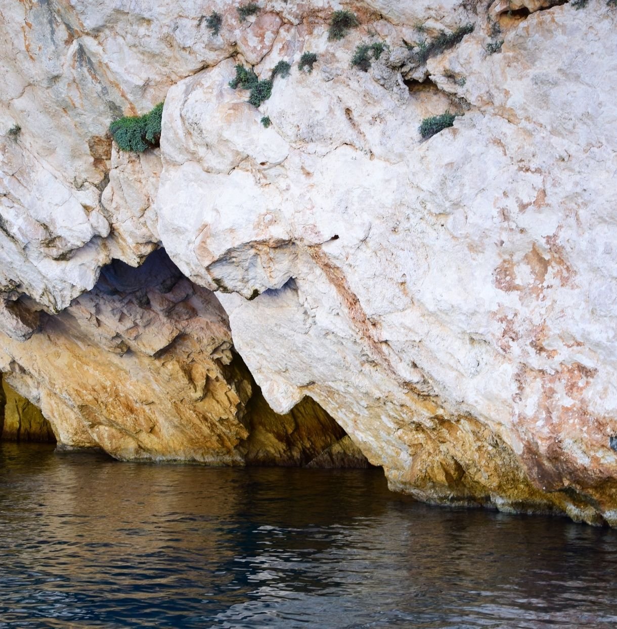Turtle Island & Keri Caves Glass-Bottom Boat Tour